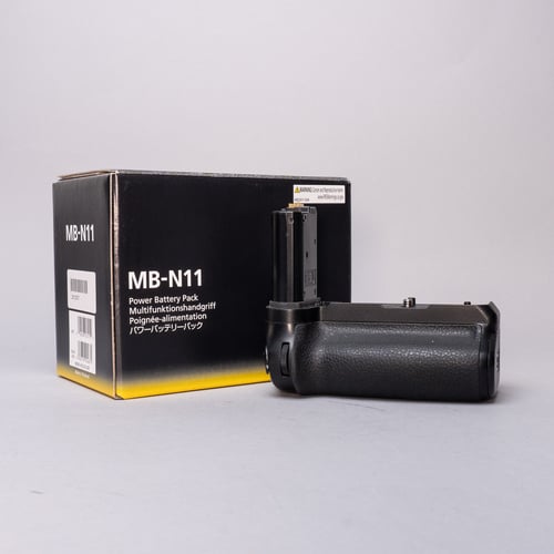 Nikon MB-N11 Battery Grip w/Original Box