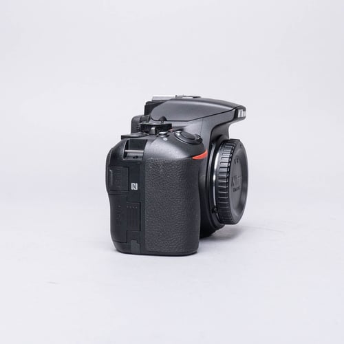 thumbnail-3 for Nikon D5600 Body Only **LOW SHUTTER COUNT**