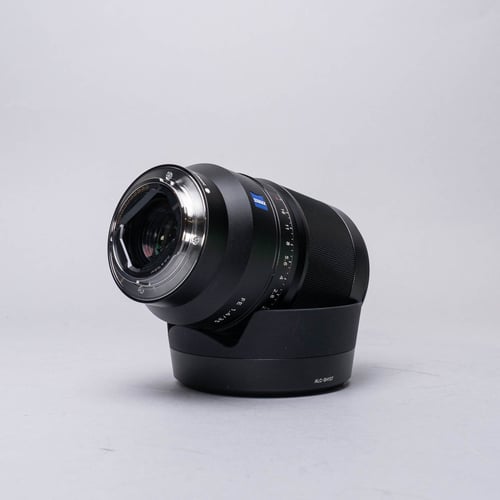 thumbnail-5 for Sony FE 35mm f/1.4 Distagon ZA Lens w/Hood