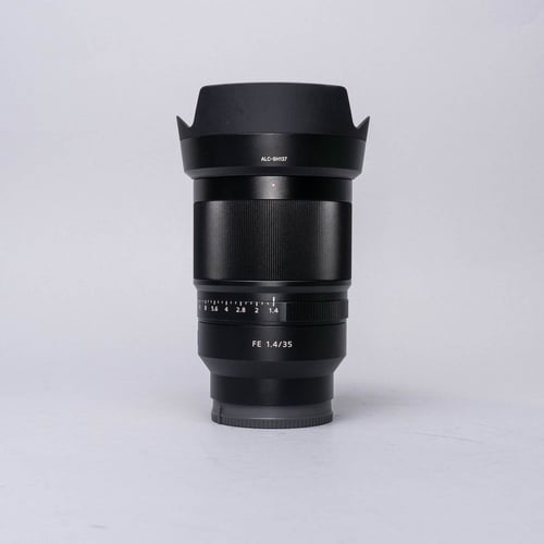 thumbnail-2 for Sony FE 35mm f/1.4 Distagon ZA Lens w/Hood