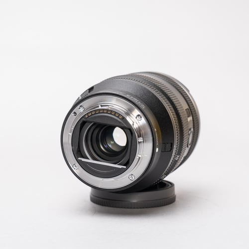 thumbnail-5 for Sony FE 20-70mm f/4 G Lens w/Hood