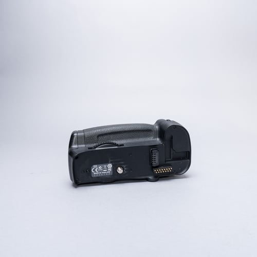 thumbnail-7 for Nikon D300 Body w/MD-D10 Battery Grip