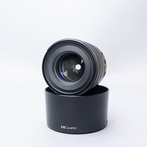 thumbnail-4 for Canon RF 85mm f/2 Macro IS STM Lens w/Hood