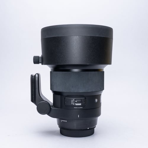 Sigma 105mm 1.4 EF Lens w/Hood
