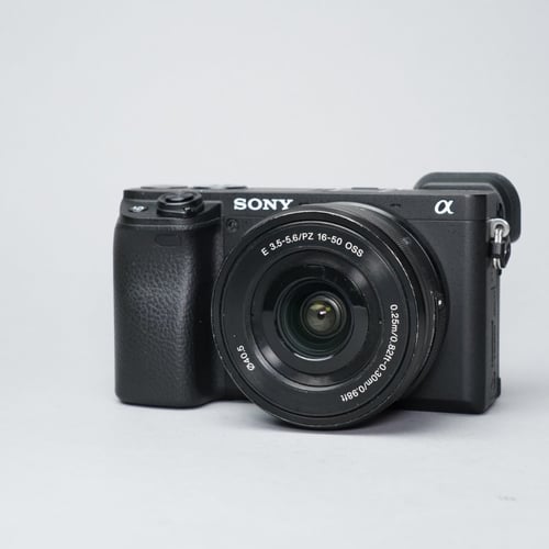 Sony A6400 w/16-50mm Lens