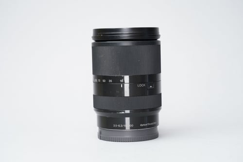 View Sony E 18-200mm f/3.5-6.3 OSS Sony E 18-200mm f/3.5-6.3 OSS