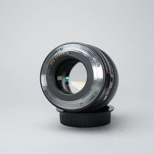 thumbnail-5 for Canon EF 85mm f/1.8 USM Lens