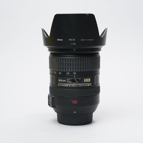 Nikon AF-S NIKKOR 18-200mm f/3.5-5.6G ED VR DX Lens w/Hood