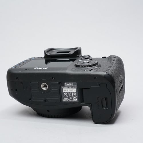 thumbnail-5 for Canon EOS 7D Mark II Body Only
