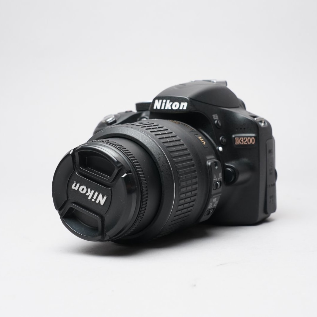 Nikon D3200 w/ 18-55mm Lens | GearFocus