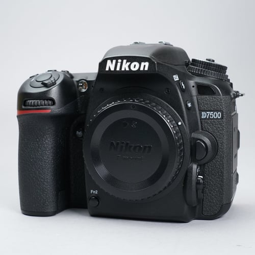 Nikon D7500