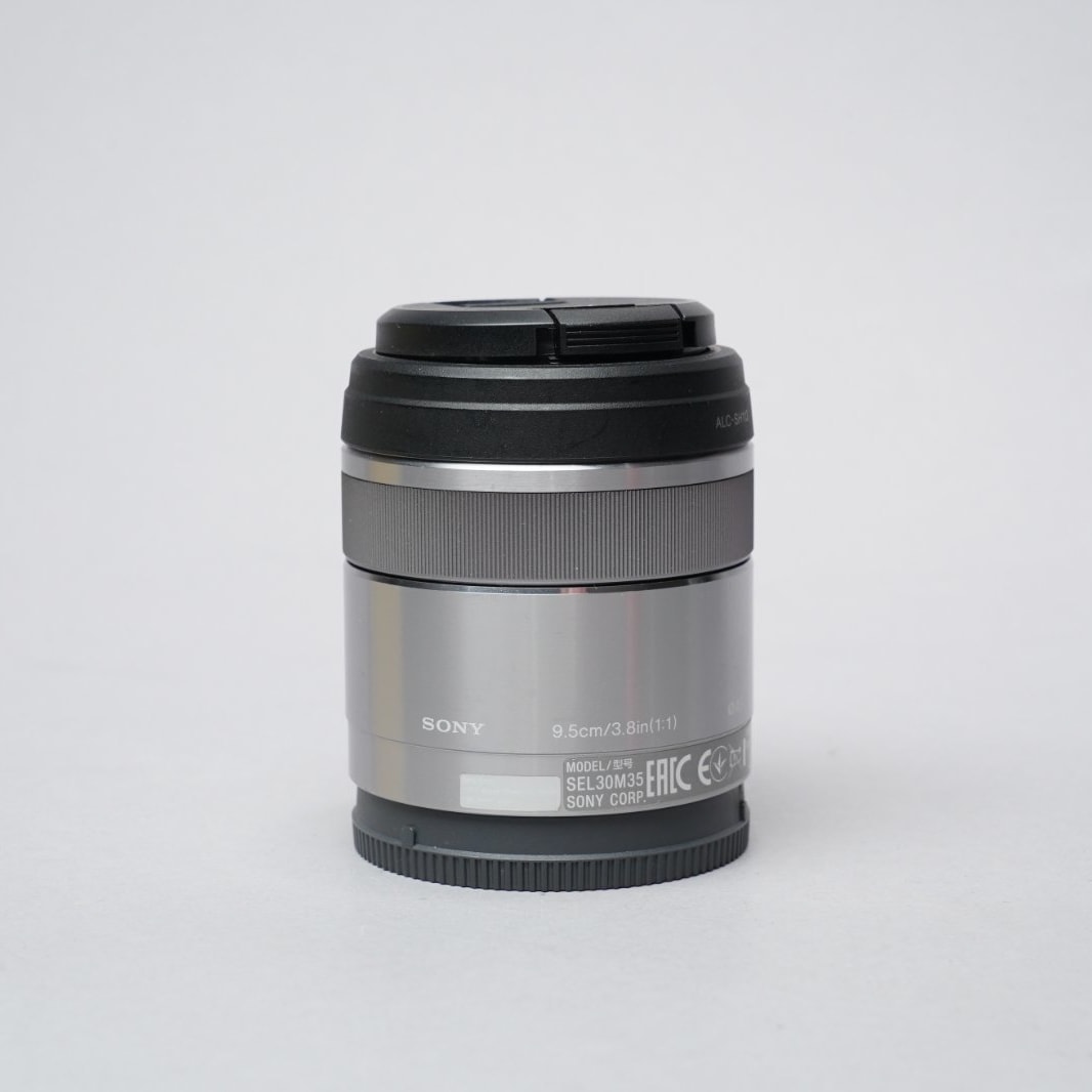 Sony SEL30M35 — image 2