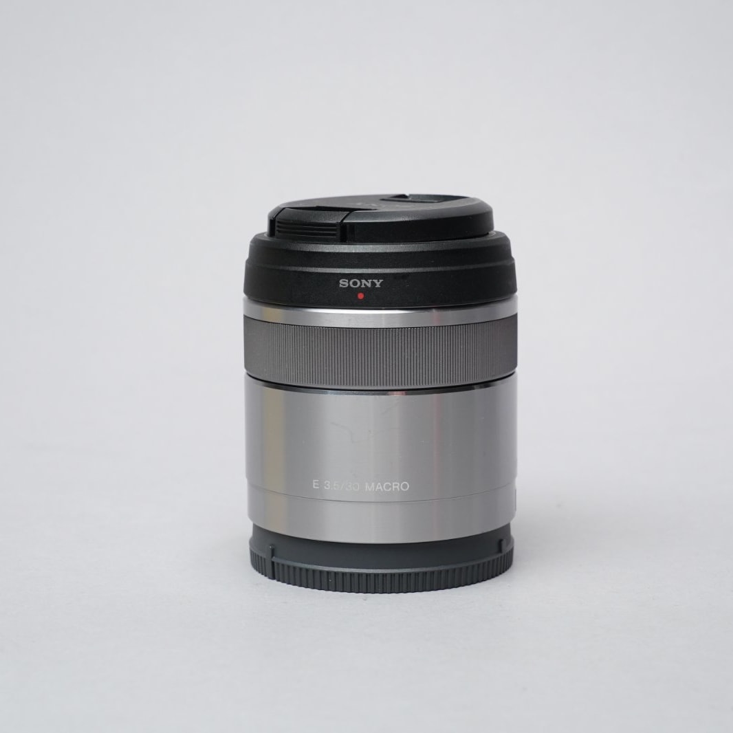 Sony SEL30M35 — image 1
