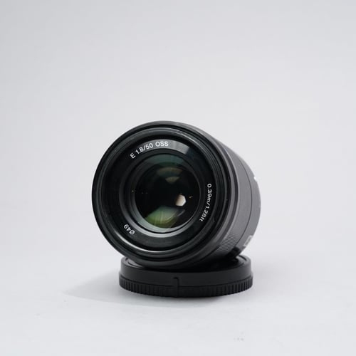 thumbnail-4 for Sony E 50mm F/1.8 OSS w/ Hood