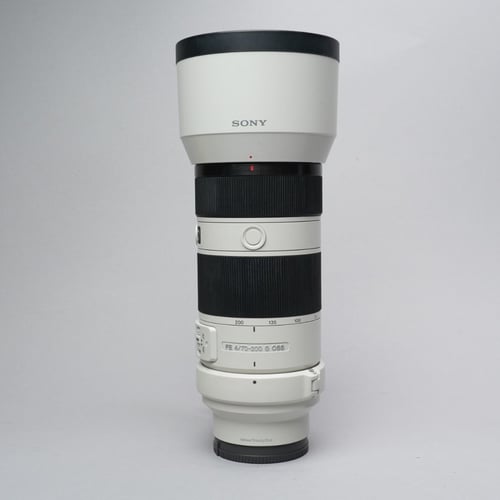 View Sony 70-200mm F/4 G OSS Lens w/Hood Sony 70-200mm F/4 G OSS Lens w/Hood