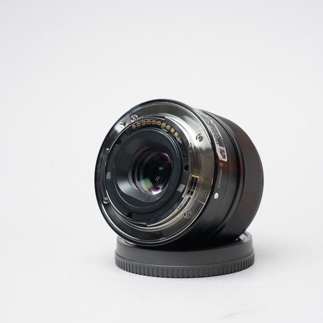 Sony SEL35F18 — image 7