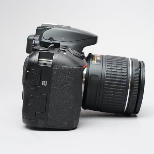 thumbnail-3 for Nikon D5600 W/ 18-55mm 3.5-5.6