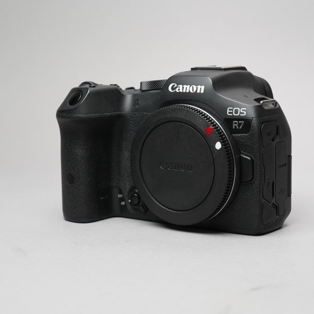 Canon EOS R7 — image 1