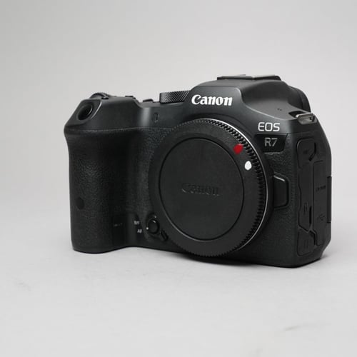 Canon EOS R7