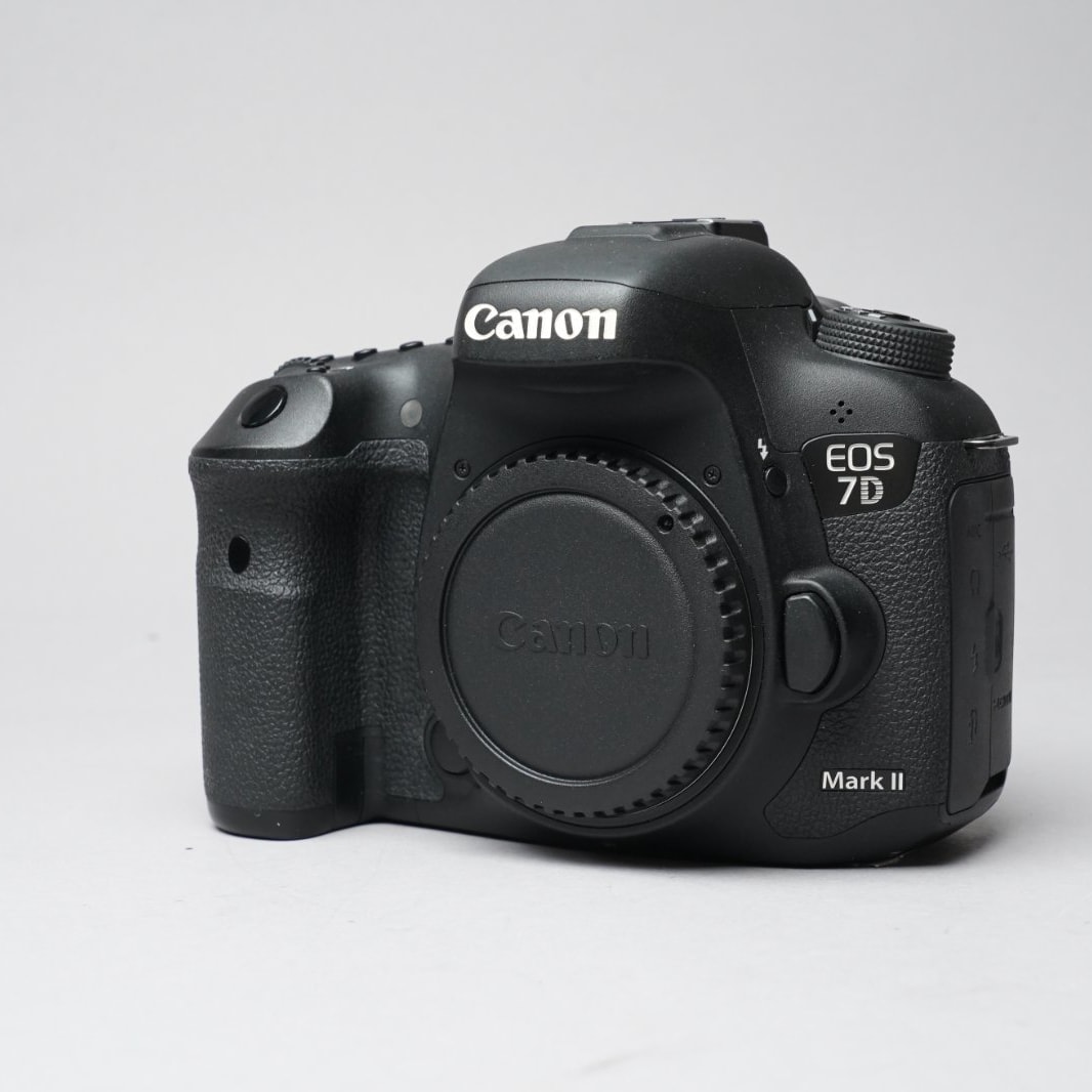 Canon EOS 7D Mark II | GearFocus
