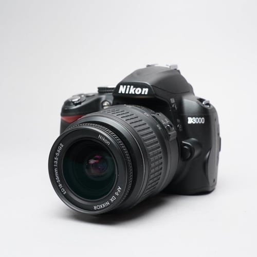 Nikon D3000 w/ 18-55mm