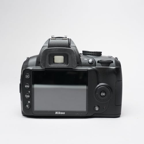thumbnail-2 for Nikon D3000 w/ 18-55mm