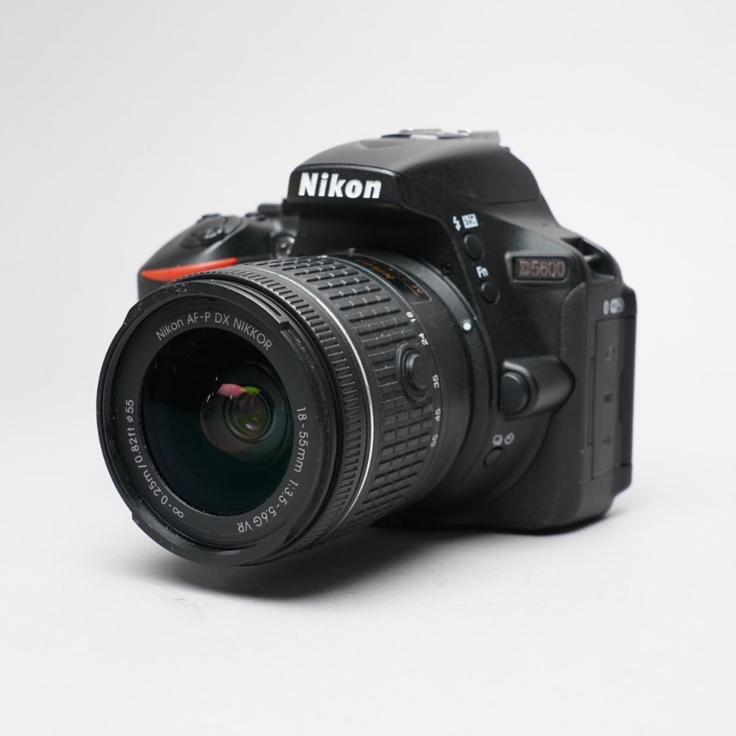 Nikon D5600 w/AF-P 18-55mm