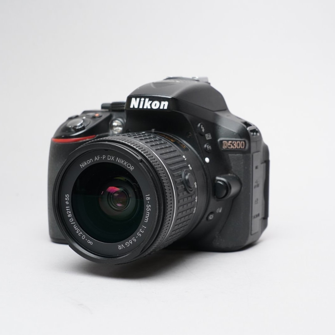 Nikon D5300 w/18-55mm Kit Lens