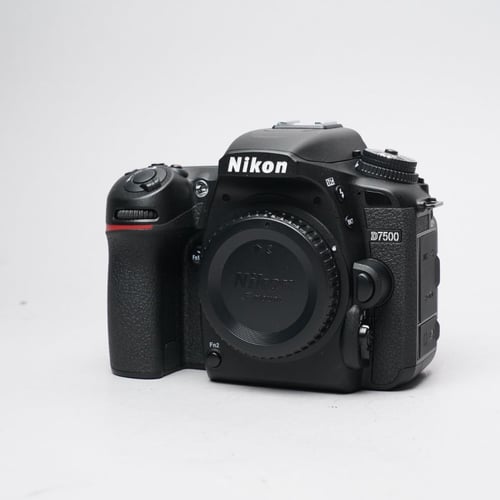 Nikon D7500