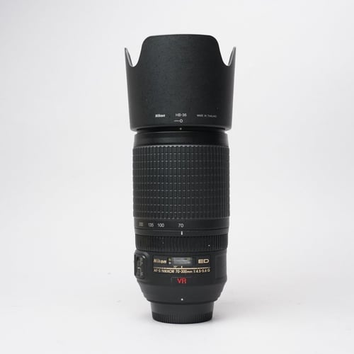 Nikon AF-S NIKKOR 70-300mm f/4.5-5.6 G ED VR Lens w/Hood