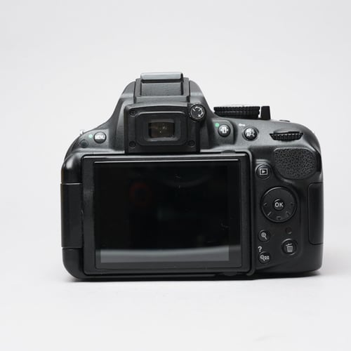 thumbnail-3 for Nikon D5200 w/ 18-55mm Lens