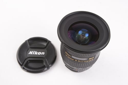 Nikon AF 18-35mm f/3.5-4.5 D