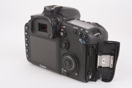 thumbnail-1 for Canon EOS 7D Body w/ Grip