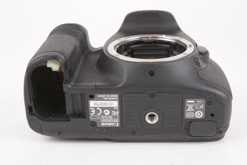 thumbnail-4 for Canon EOS 7D Body w/ Grip
