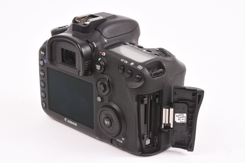 thumbnail-3 for Canon EOS 7D II Body SC:129.6k O4 M5 C3 #01340