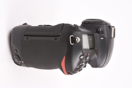 thumbnail-2 for Nikon D5 Body SC:118k #02310 O4 M5 C4