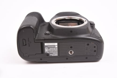 thumbnail-5 for Canon EOS 5D IV Body