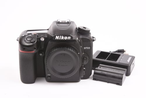Nikon D7500 Body SC:20.3K #68052 O5 M5 C5