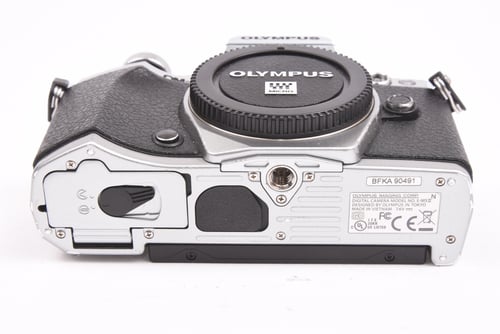 thumbnail-8 for Olympus OM-D E-M5 II Body