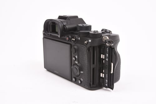 thumbnail-2 for Sony a7R IV Body SC:1.8K #75110 O5 M5 C5