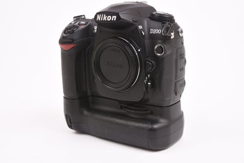 Nikon D200 Body w/ Grip SC: 12k #76399 O4 M5 C4
