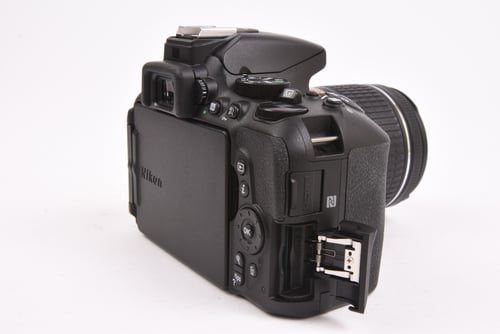 thumbnail-2 for Nikon D5600 w/ 18-55mm