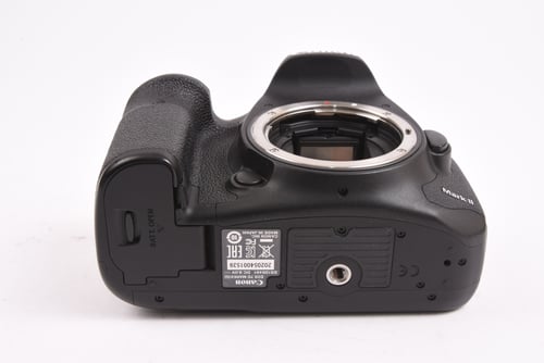 thumbnail-5 for Canon EOS 7D II Body