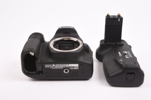 thumbnail-5 for Canon EOS 80D Body w/ Grip