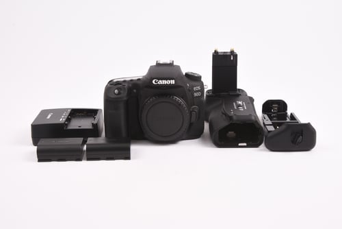 Canon EOS 90D Body w/ Grip