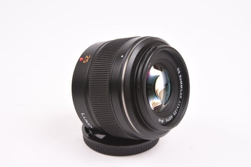 thumbnail-2 for Panasonic MFT 25mm f/1.4 Summilux