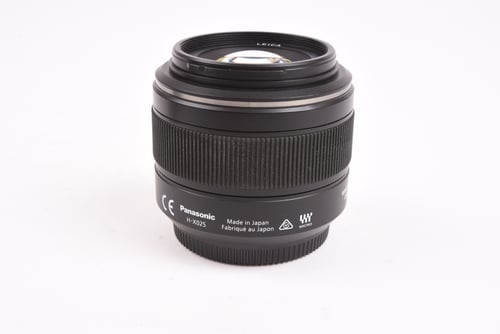 thumbnail-1 for Panasonic MFT 25mm f/1.4 Summilux