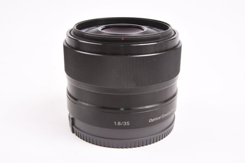 Sony E 35mm f/1.8