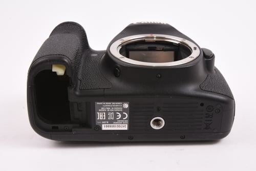 thumbnail-5 for Canon EOS 6D Body w/ Grip