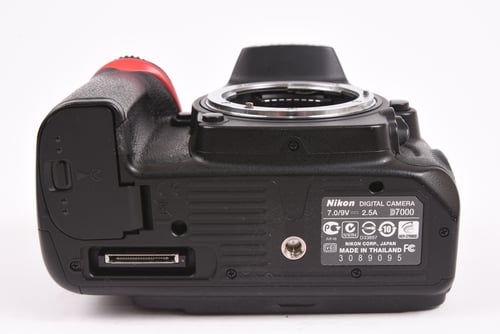 thumbnail-5 for Nikon D7000 Body w/ Grip